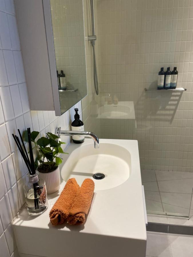 Cozy 1 Bed Apt & Spa,Free Parking ,Phenomena Views Melbourne Eksteriør bilde